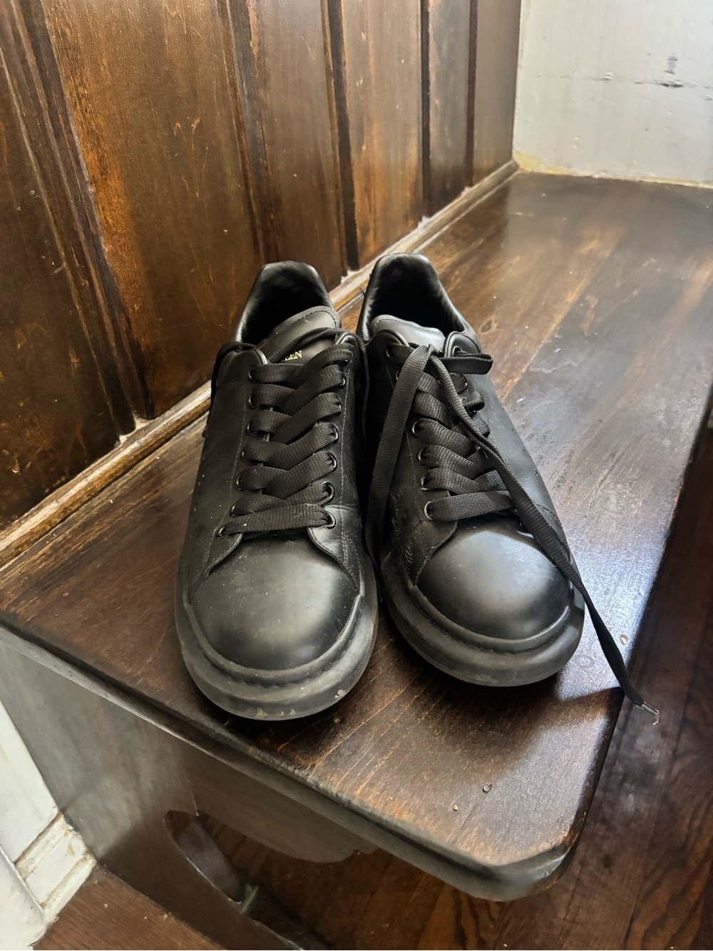 Alexander McQueen Men's Black Leather Low-Top Sneakers
